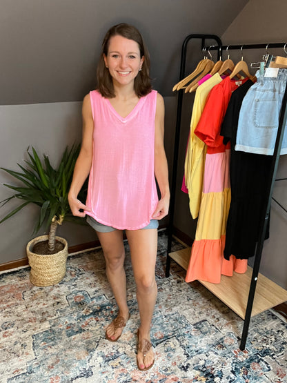 light washed zenana tank in fuchsia paired with the olivia high rise shorts